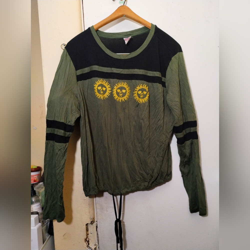 Green black sun shirt